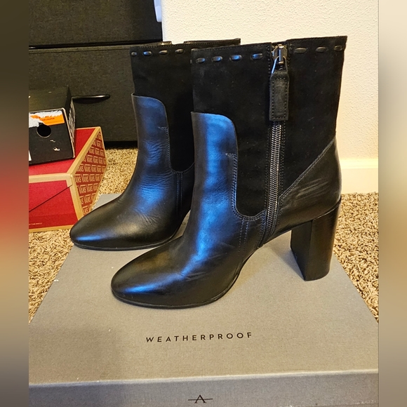 Aquatalia Fineena Black Leather Suede Ankle Boots Soze 6.5 - Picture 2 of 7